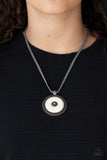 Paparazzi EPICENTER of Attention - Necklace White Box 110