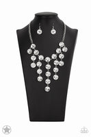 Paparazzi Blockbuster Spotlight Stunner - Necklace White Box 118