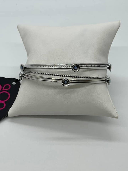 Paparazzi Flawlessly Floral - Exclusive Bracelet Blue Box 11