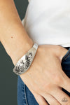 Paparazzi Fond Of Florals - Bracelet Silver Box 125